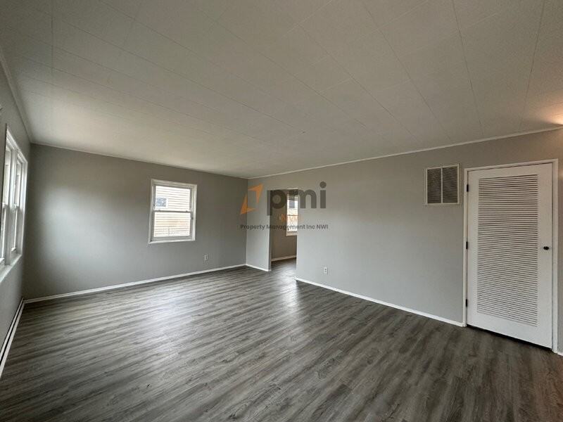 3340 Kenwood St - Photo 4 of 17