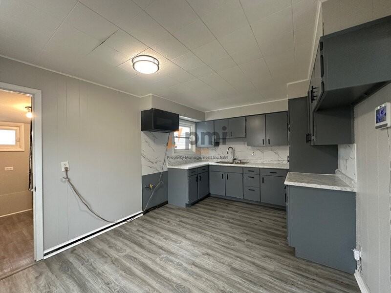 3340 Kenwood St - Photo 6 of 17