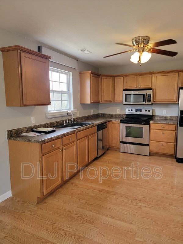 1805 Mccarter St - Photo 5 of 13