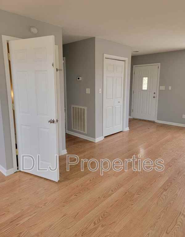 1805 Mccarter St - Photo 7 of 13