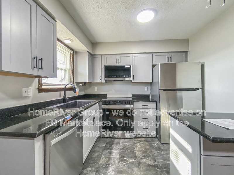 8703 Nw 83rd St - Photo 6 of 26