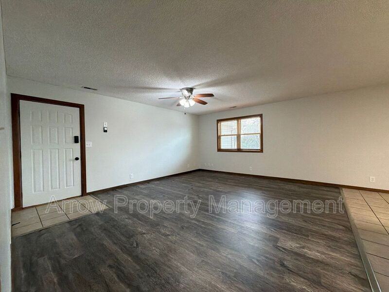 1117 Sw - Photo 2 of 18