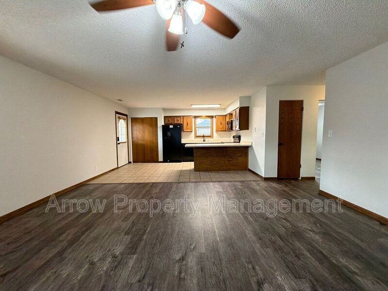 1117 Sw - Photo 3 of 18