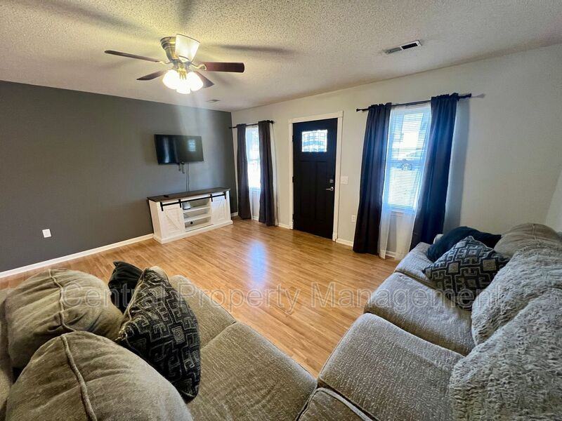 102 Stoneledge Dr - Photo 3 of 25