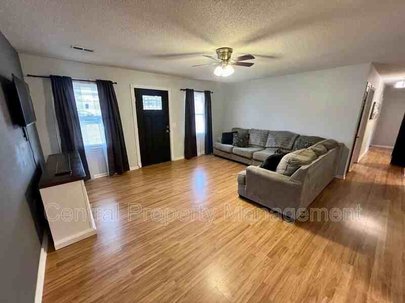 102 Stoneledge Dr - Photo 4 of 25