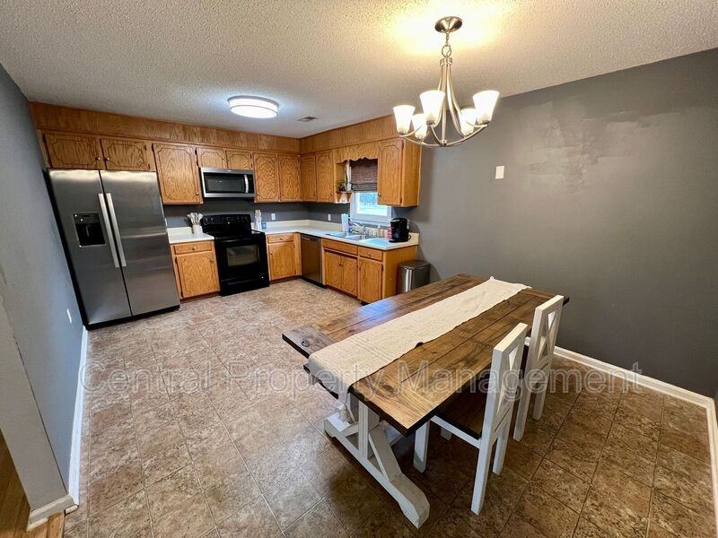 102 Stoneledge Dr - Photo 5 of 25