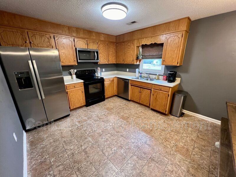 102 Stoneledge Dr - Photo 6 of 25