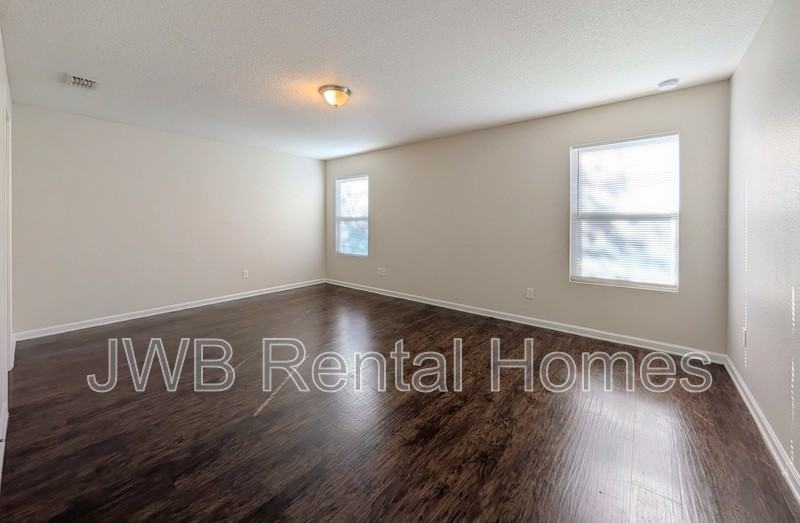 10534 Lone Star Rd - Photo 7 of 20