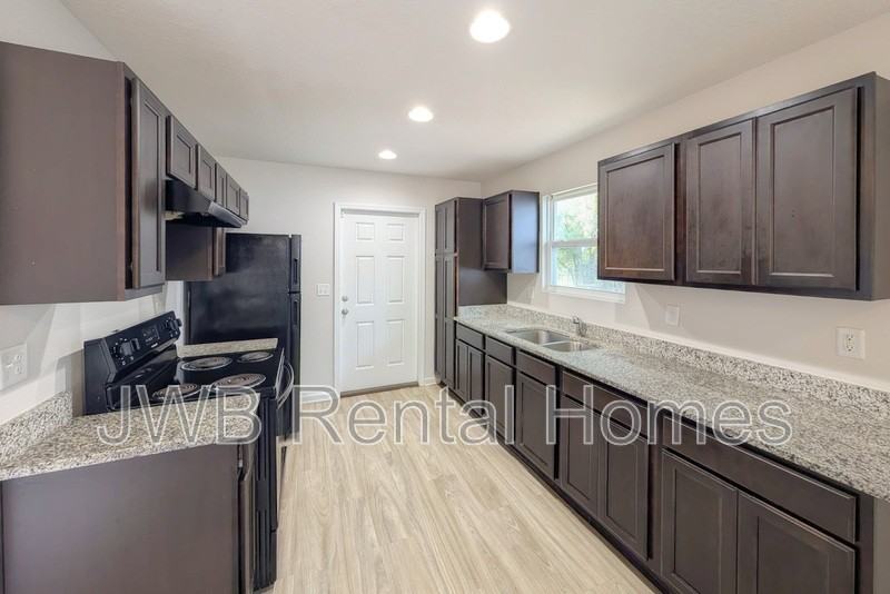 1508 W 2nd St - Photo 4 of 19