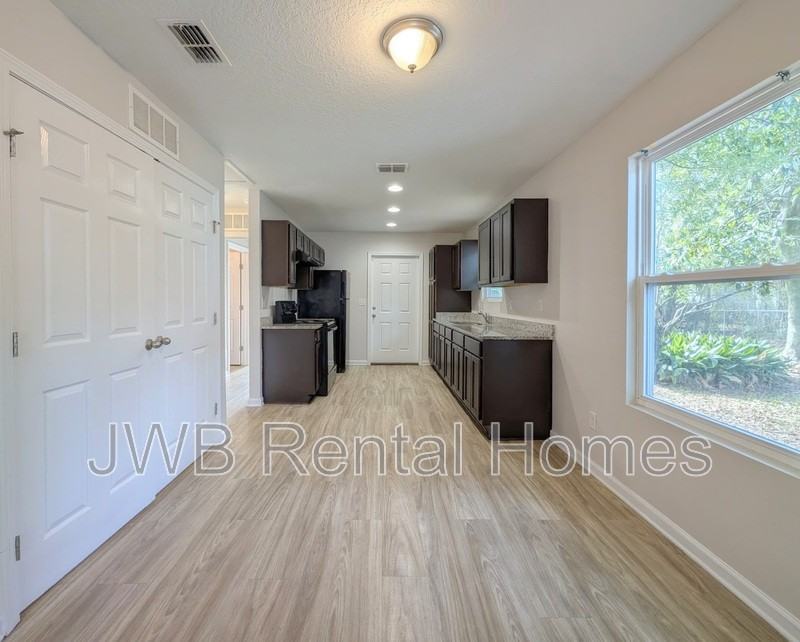 1508 W 2nd St - Photo 5 of 19