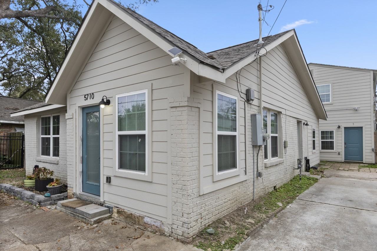 5710 Newport St - Photo 2 of 30