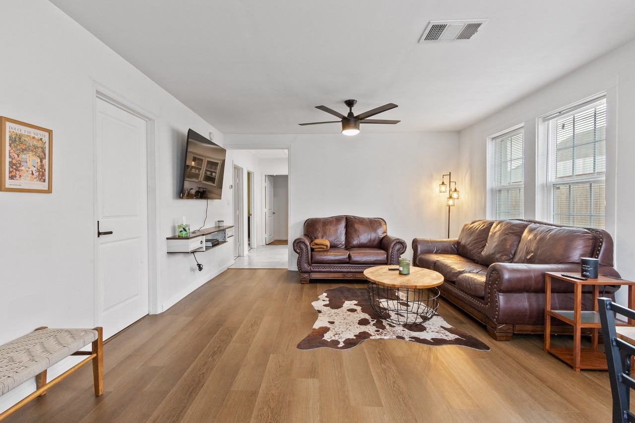 5710 Newport St - Photo 3 of 30