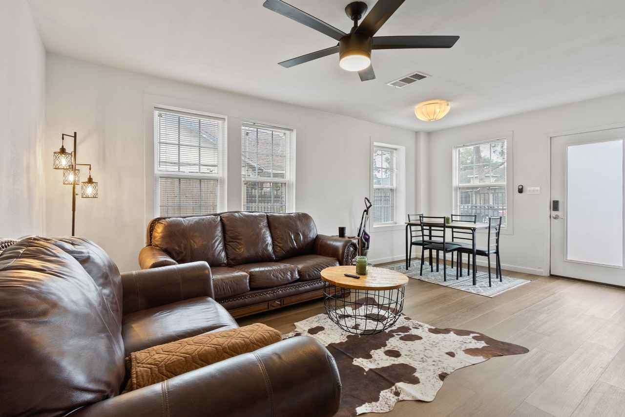 5710 Newport St - Photo 4 of 30