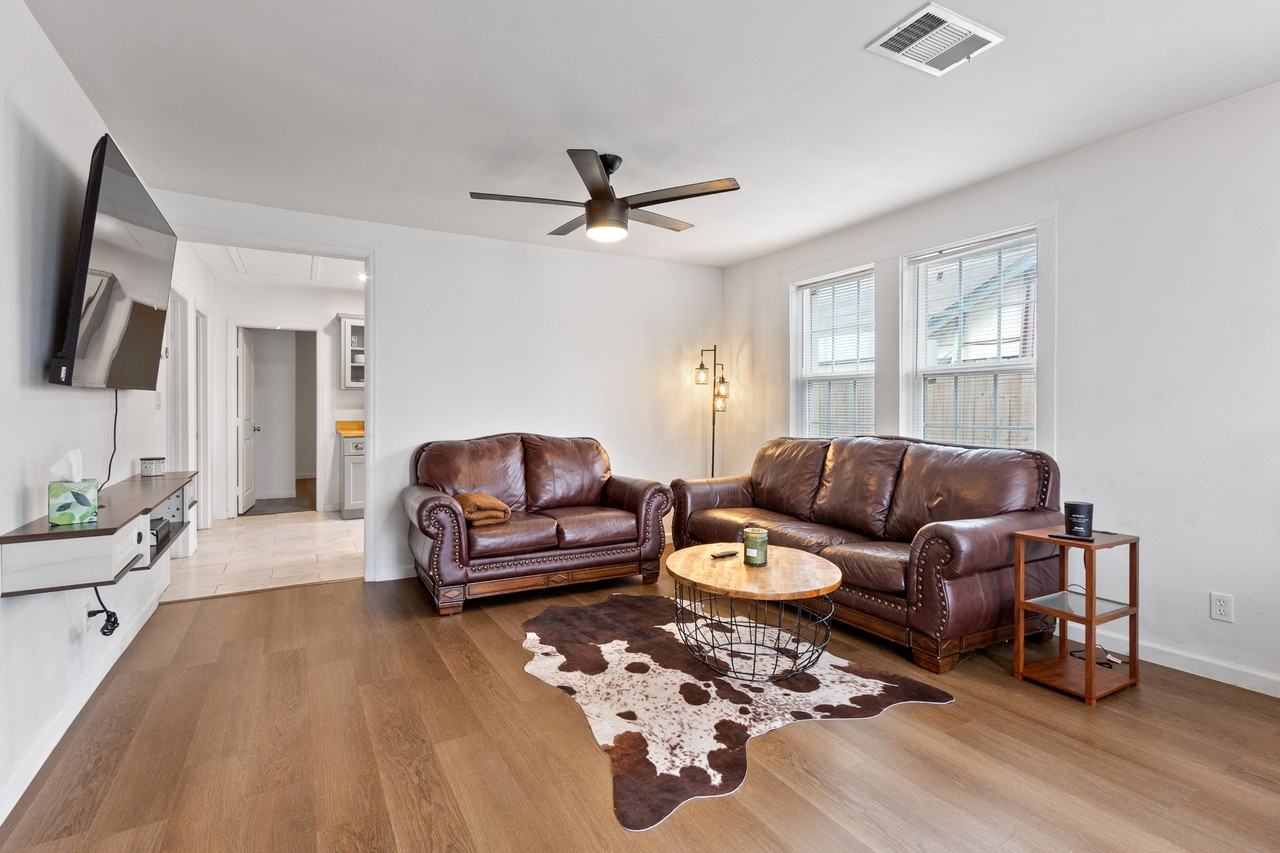 5710 Newport St - Photo 6 of 30