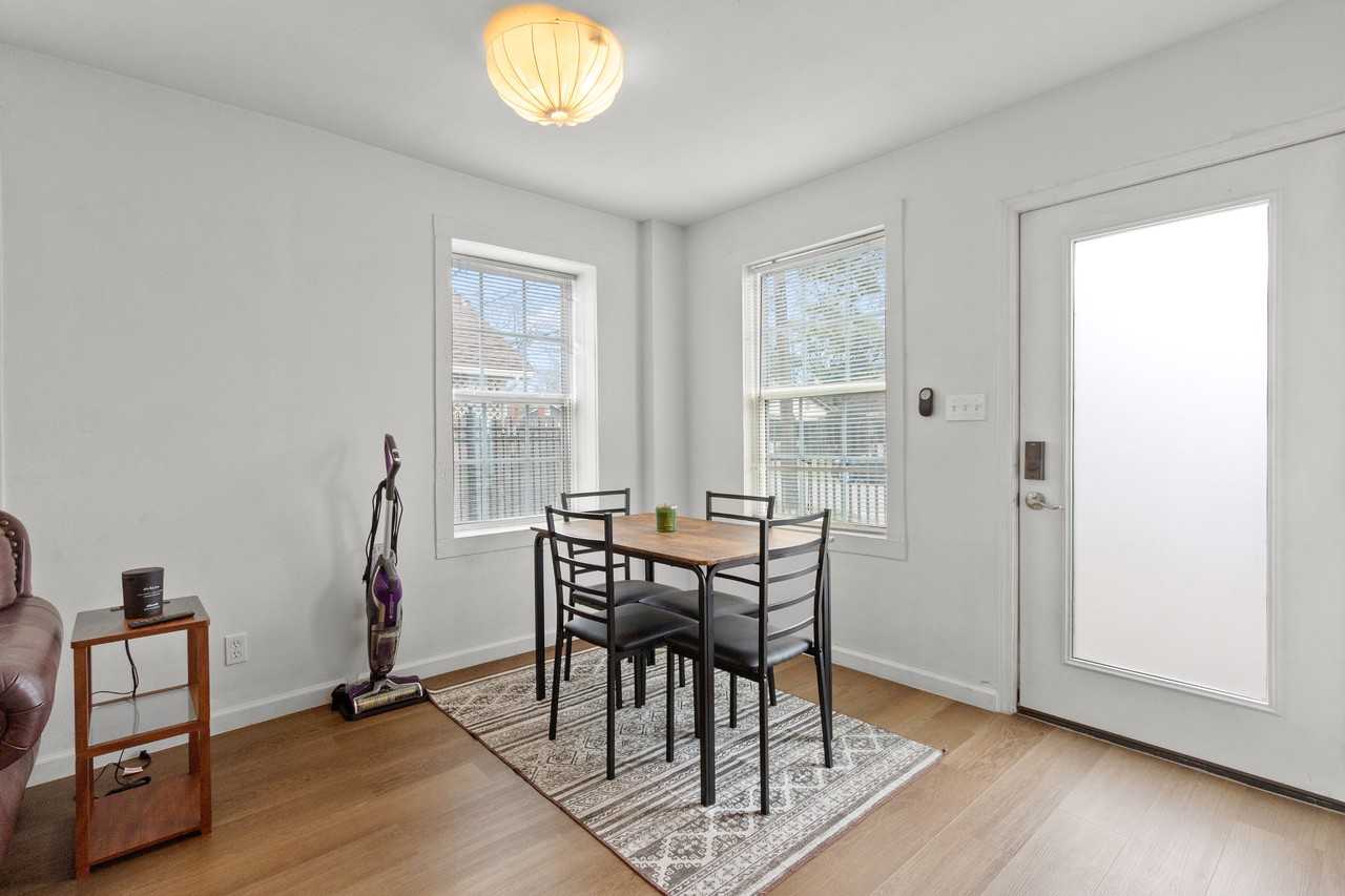 5710 Newport St - Photo 7 of 30