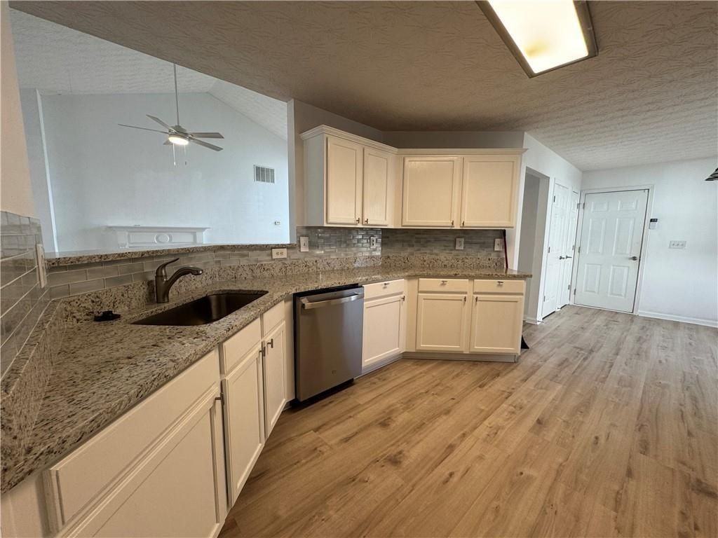 3720 Crescent Walk Ln - Photo 4 of 10