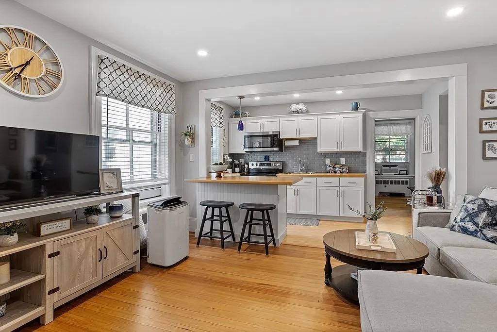 135 Pleasant St - Photo 2 of 14