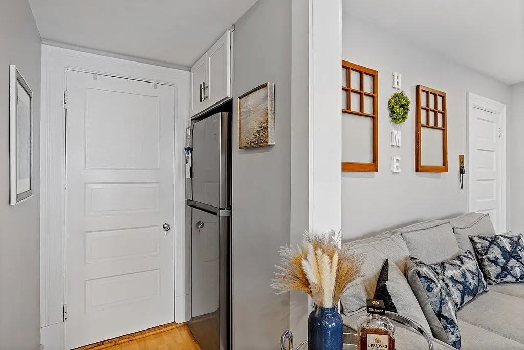 135 Pleasant St - Photo 6 of 14