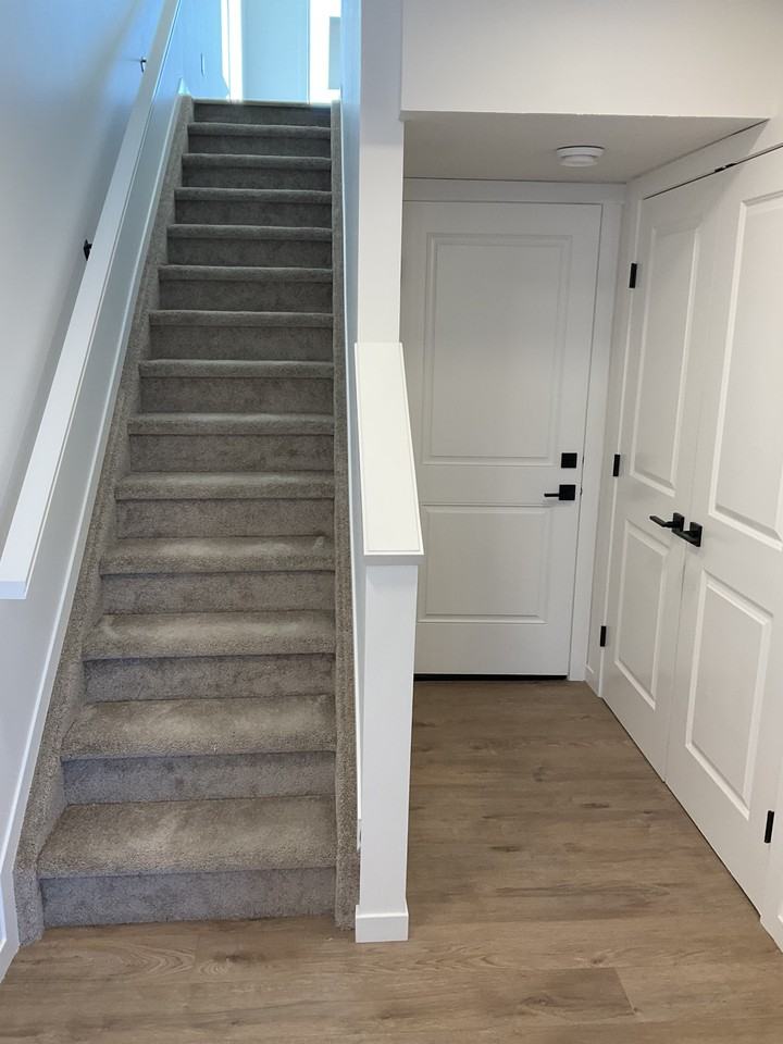 219 3 Ave Sw - Photo 6 of 23