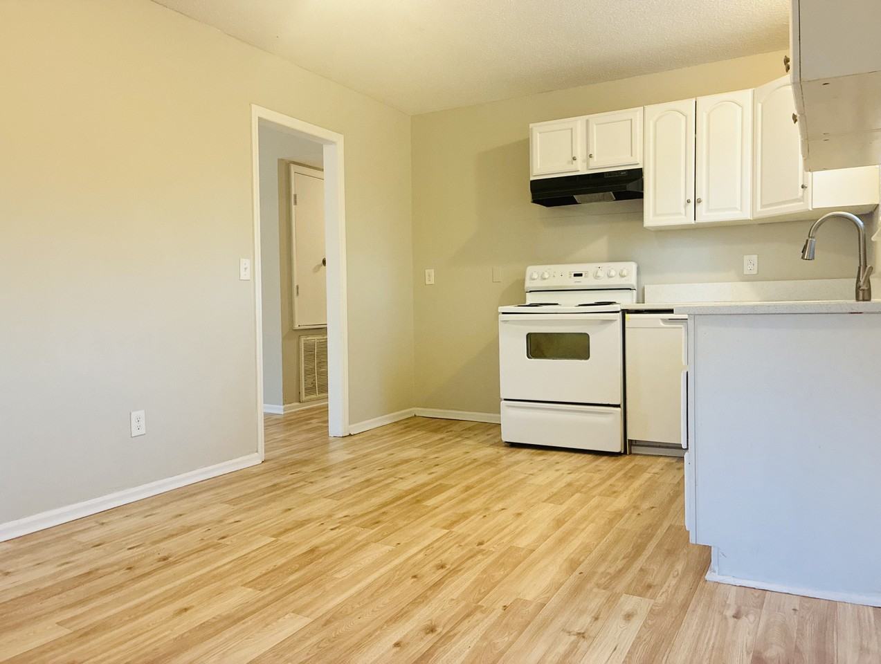 416 Stirrup Ct - Photo 4 of 15