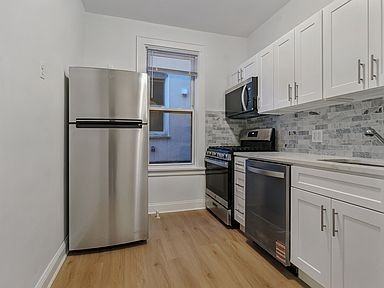 2541 33rd St - Photo 2 of 6