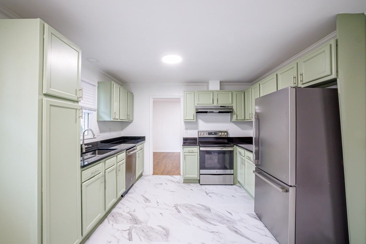 2692 Whites Mill Ct #NA - Photo 2 of 16