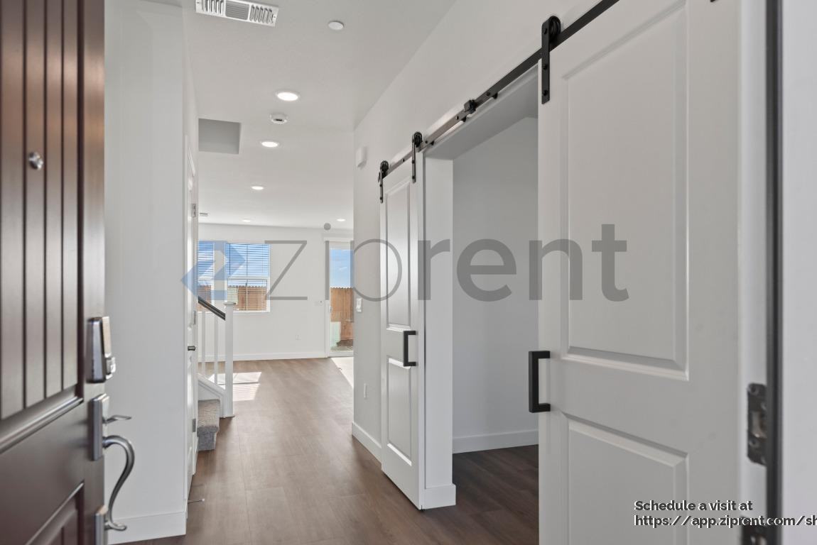 426 Gold Coast Rd - Photo 5 of 40