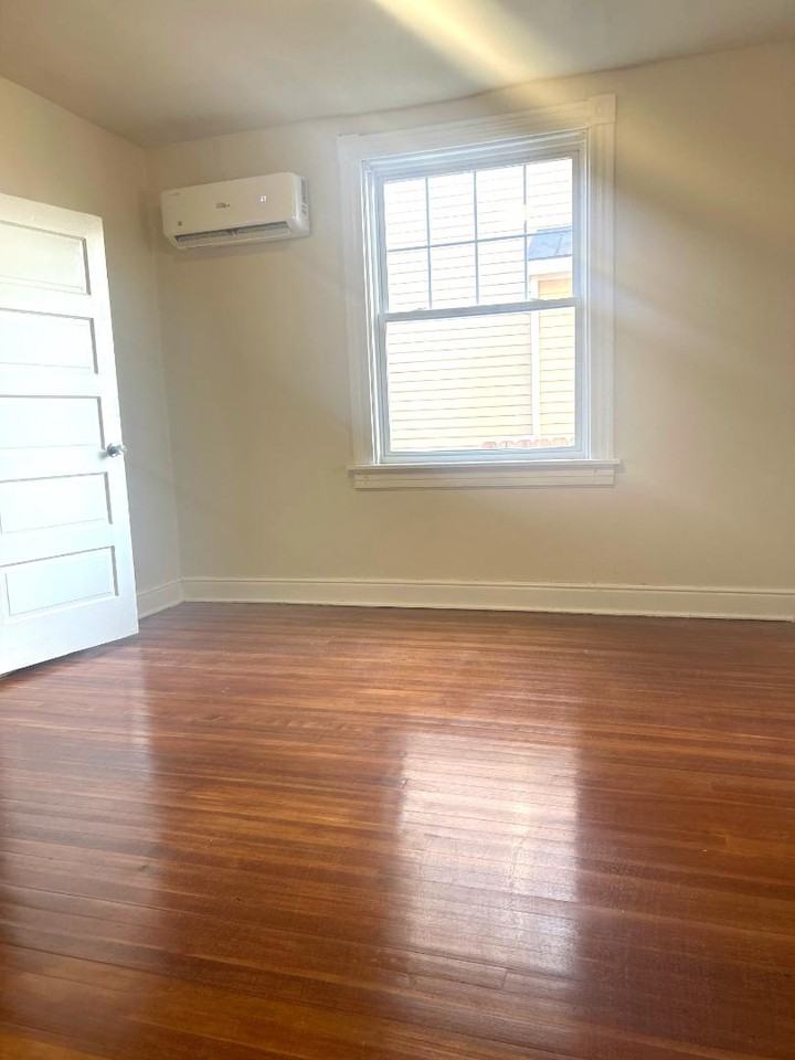 1209 Wallace St - Photo 7 of 10