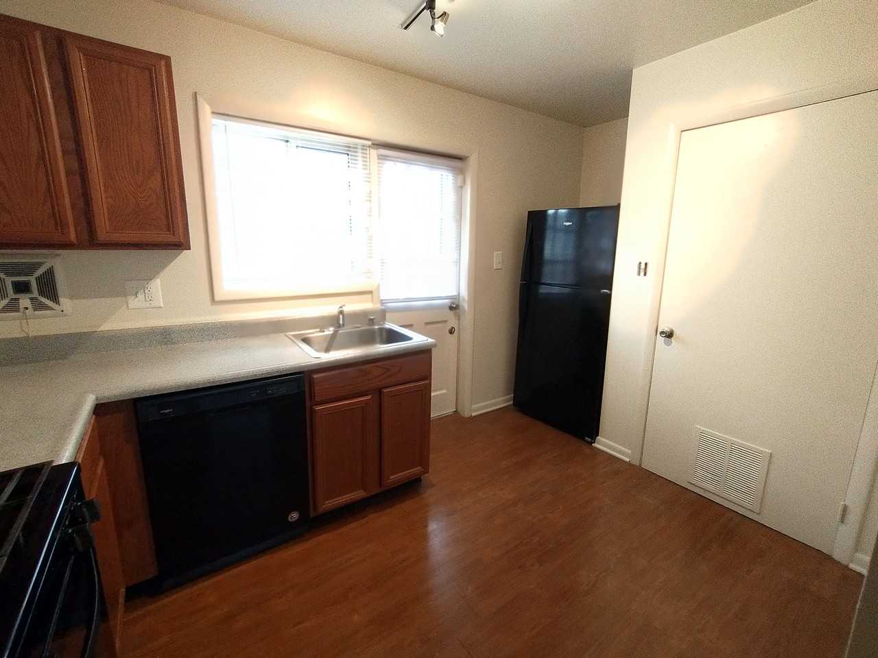 6124 Northwood Dr #B - Photo 4 of 12