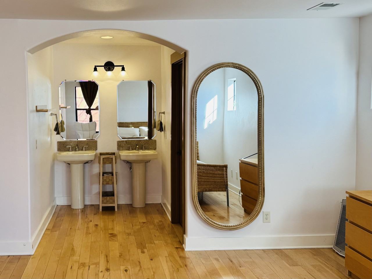 412 Grove St Se #NA - Photo 2 of 13