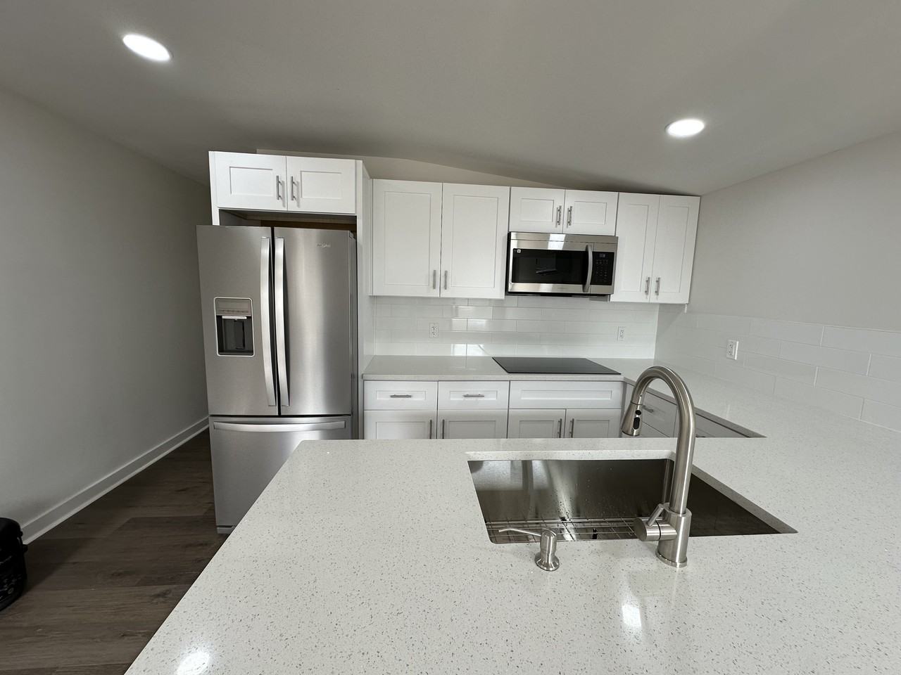 4011 W 24th St #B - Photo 3 of 12