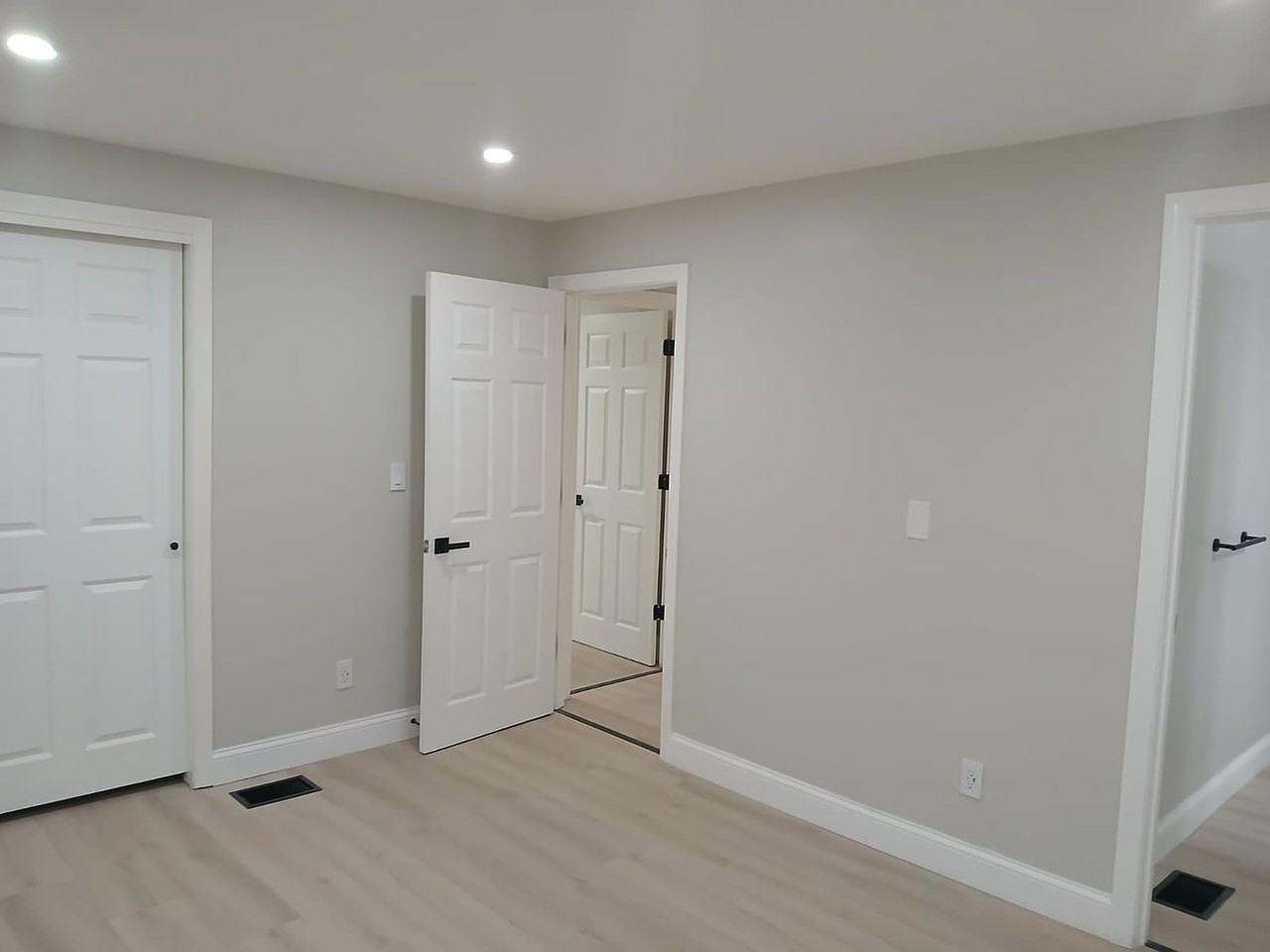 98 Melville Ct #NA - Photo 2 of 10