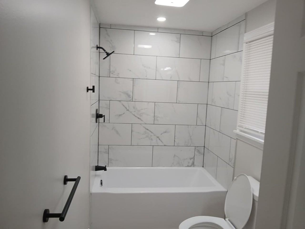 98 Melville Ct #NA - Photo 5 of 10