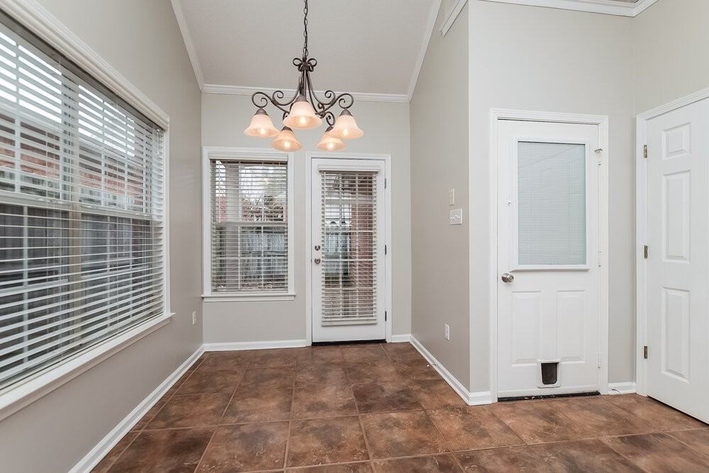 622 Ashley Glen Cir W - Photo 4 of 15