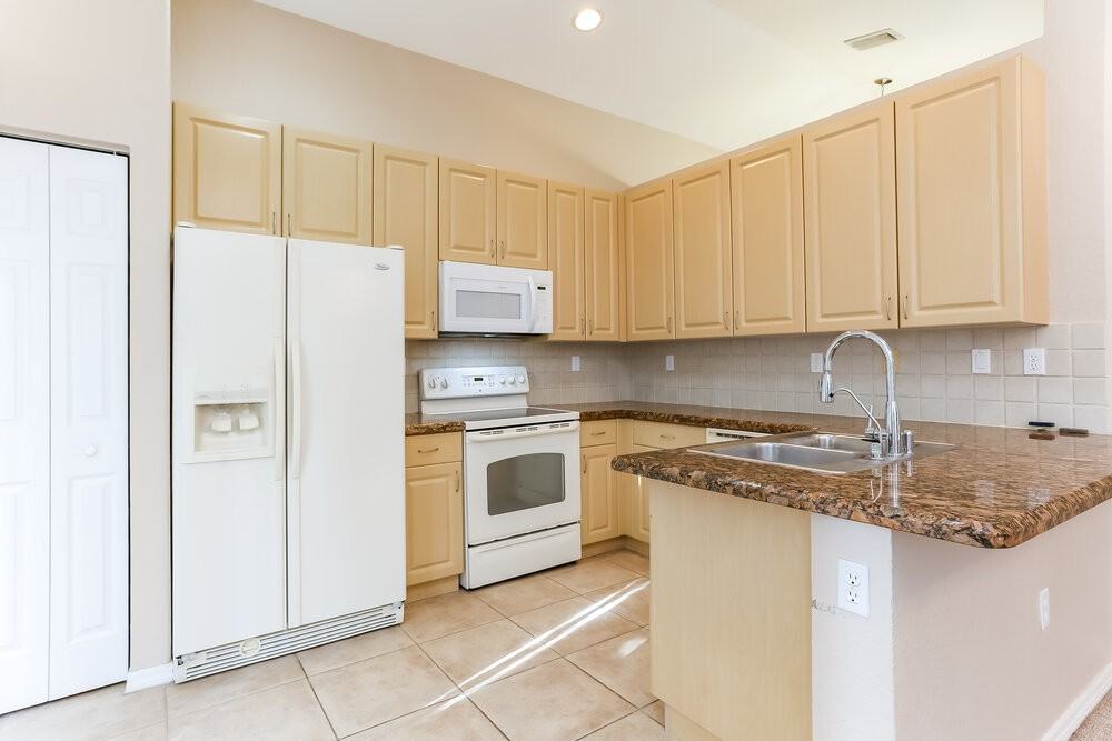 1538 Se 20th Pl - Photo 5 of 13