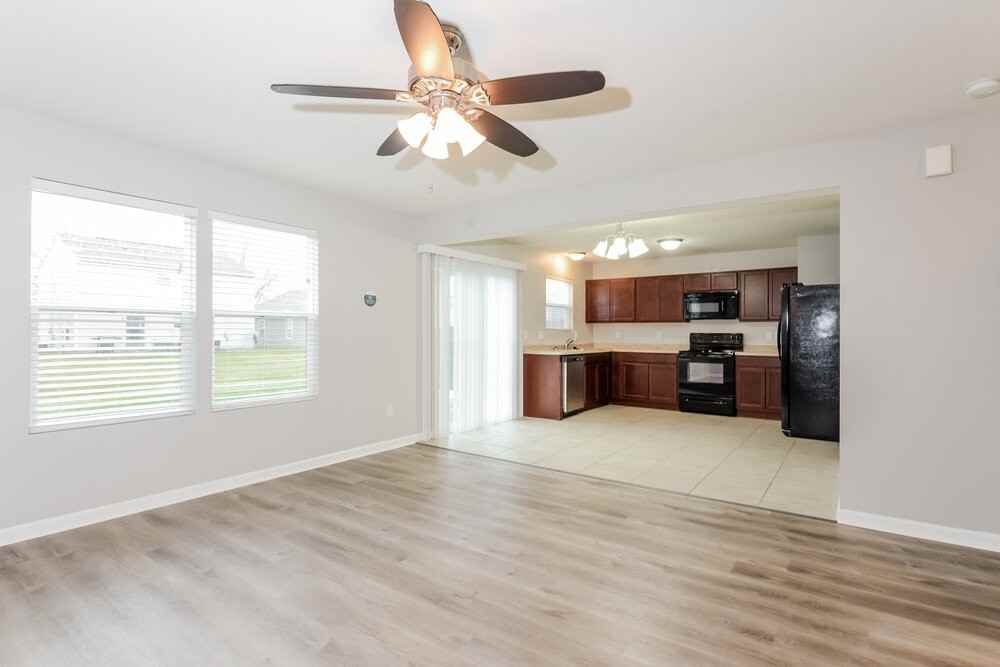 8110 Grove Berry Dr - Photo 5 of 17