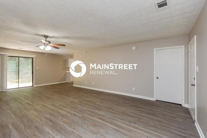 4585 Old Lake Dr - Photo 3 of 16