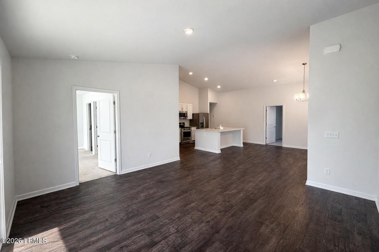 137 Dormitory Rd - Photo 3 of 37