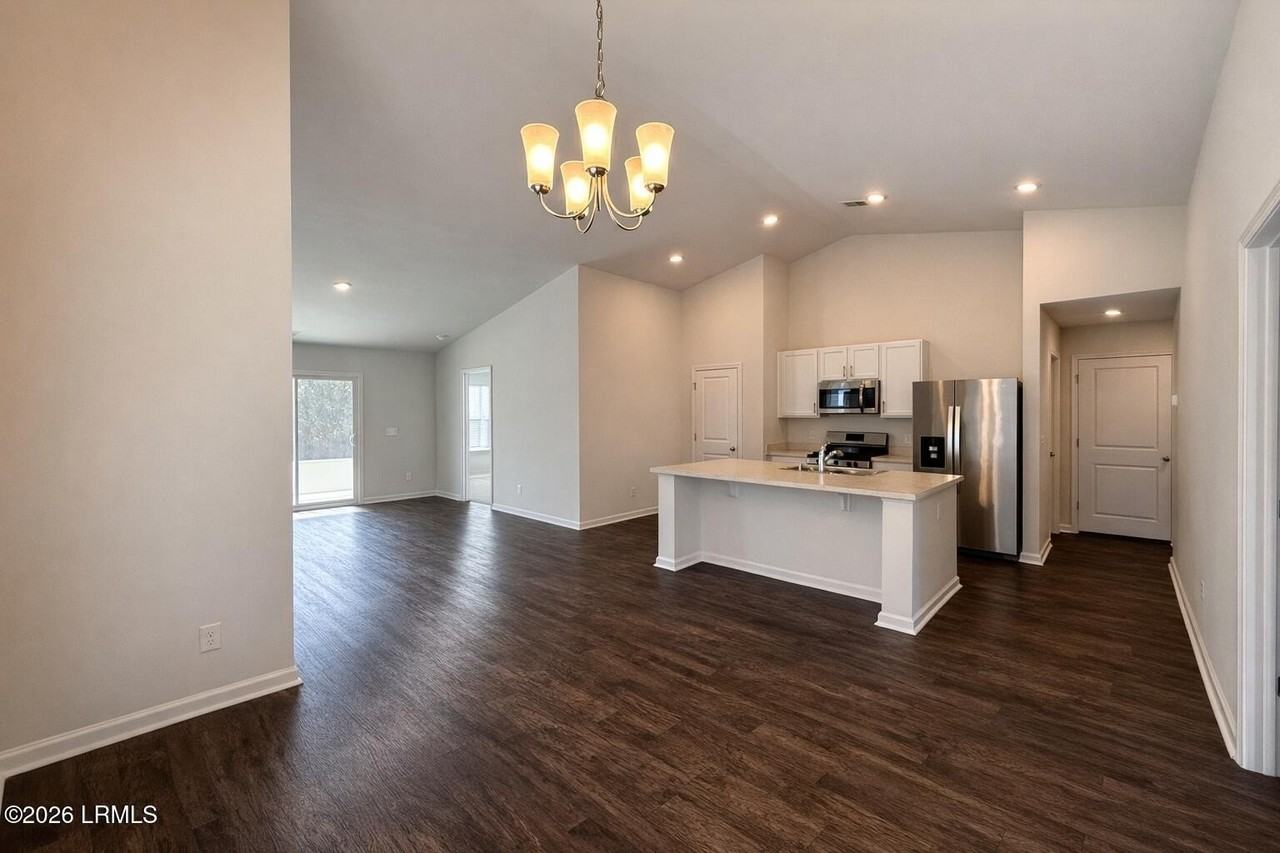 137 Dormitory Rd - Photo 4 of 37