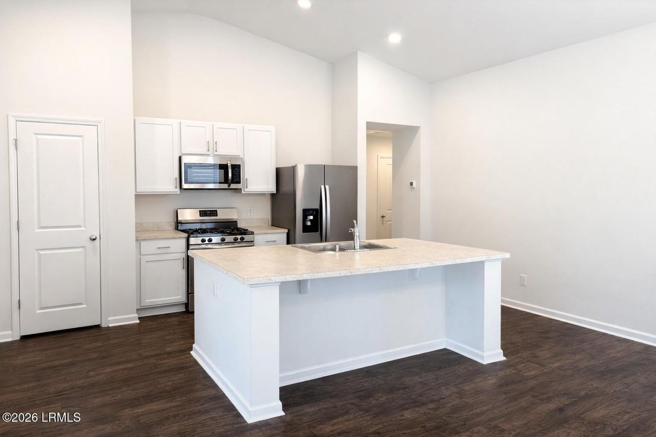 137 Dormitory Rd - Photo 6 of 37