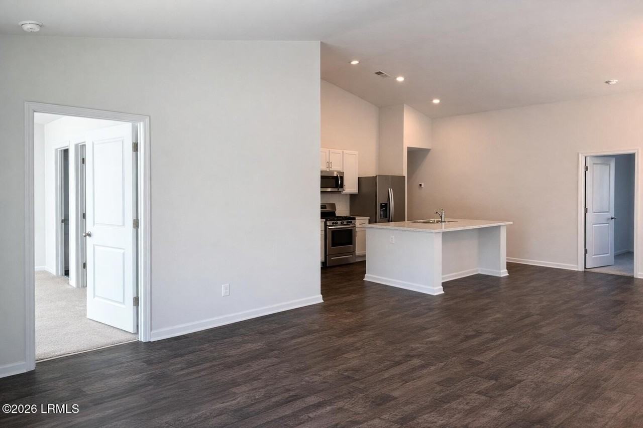 137 Dormitory Rd - Photo 7 of 37