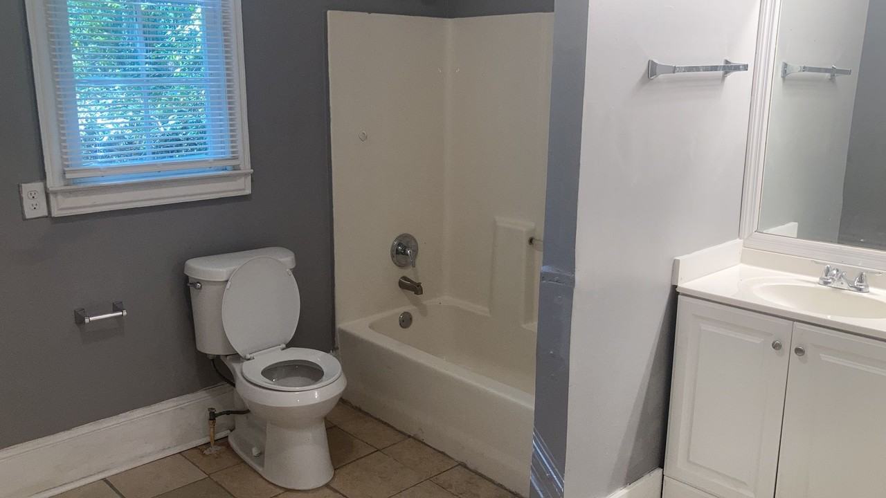 2364 Brackett St Sw #1 - Photo 4 of 10