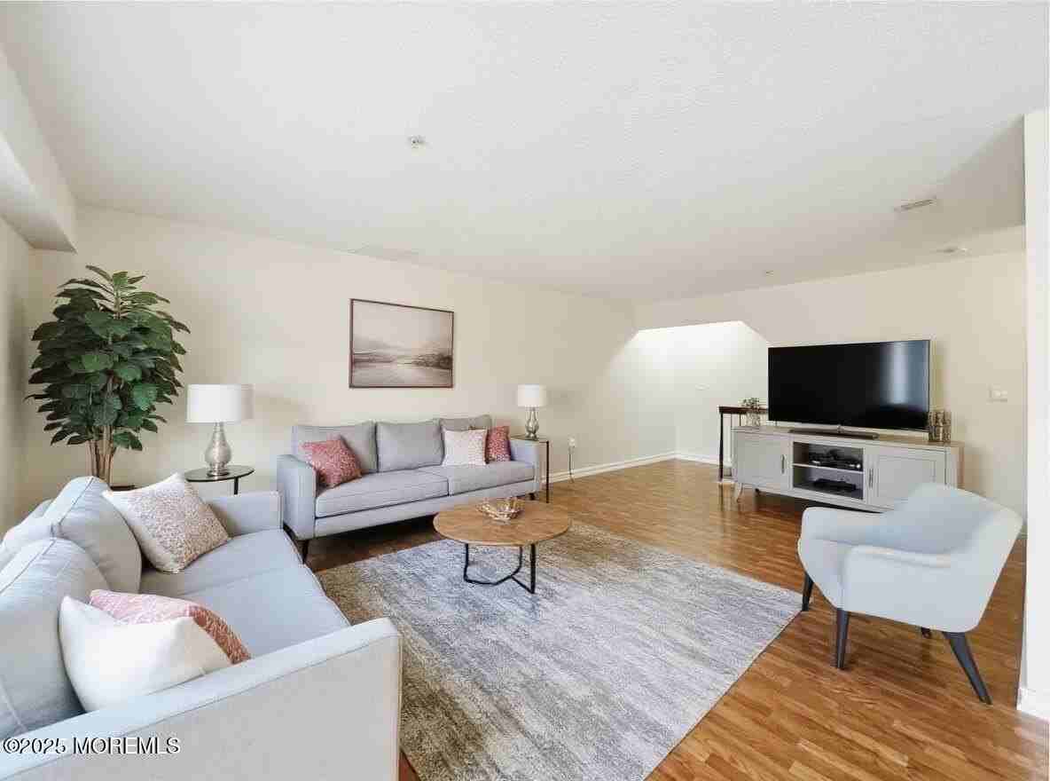 4510 Norma Pl - Photo 5 of 32