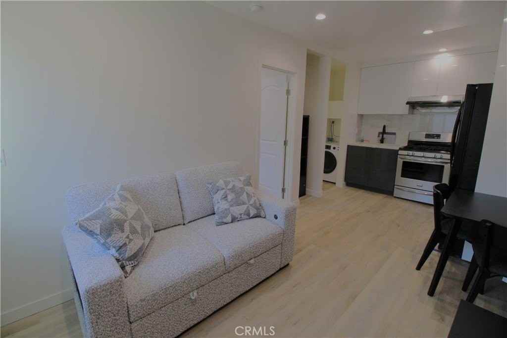 17546 Martha St - Photo 4 of 22