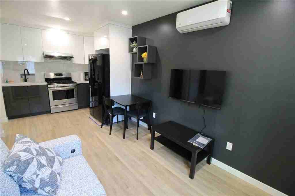 17546 Martha St - Photo 5 of 22