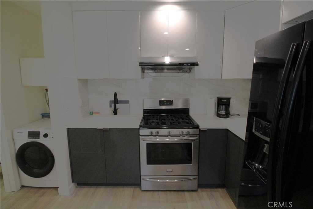 17546 Martha St - Photo 6 of 22