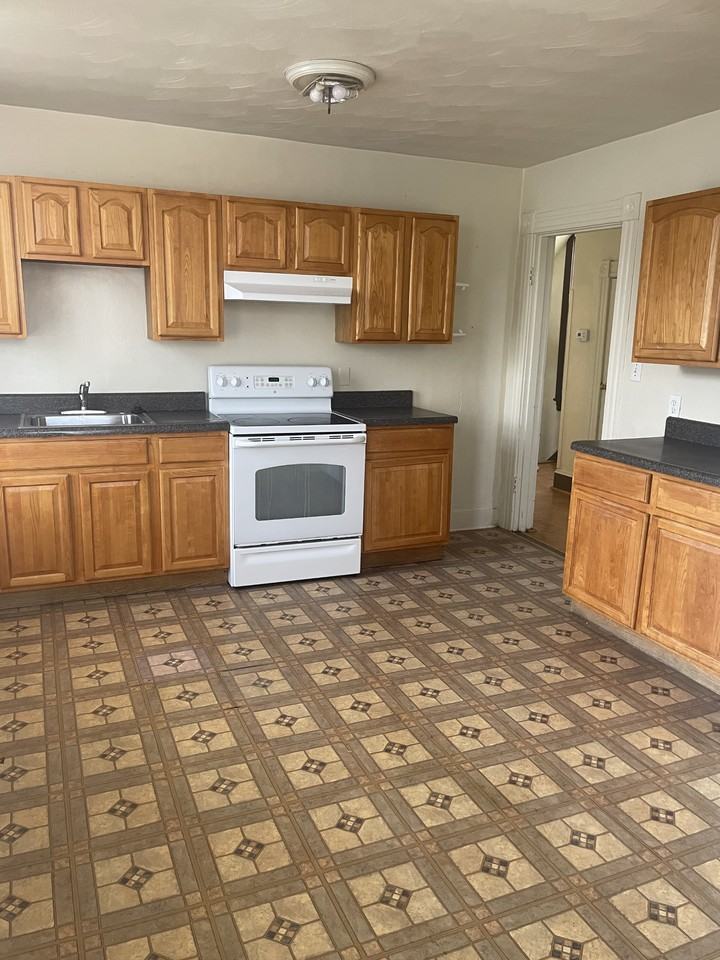 804 E 26th St #B - Photo 2 of 10