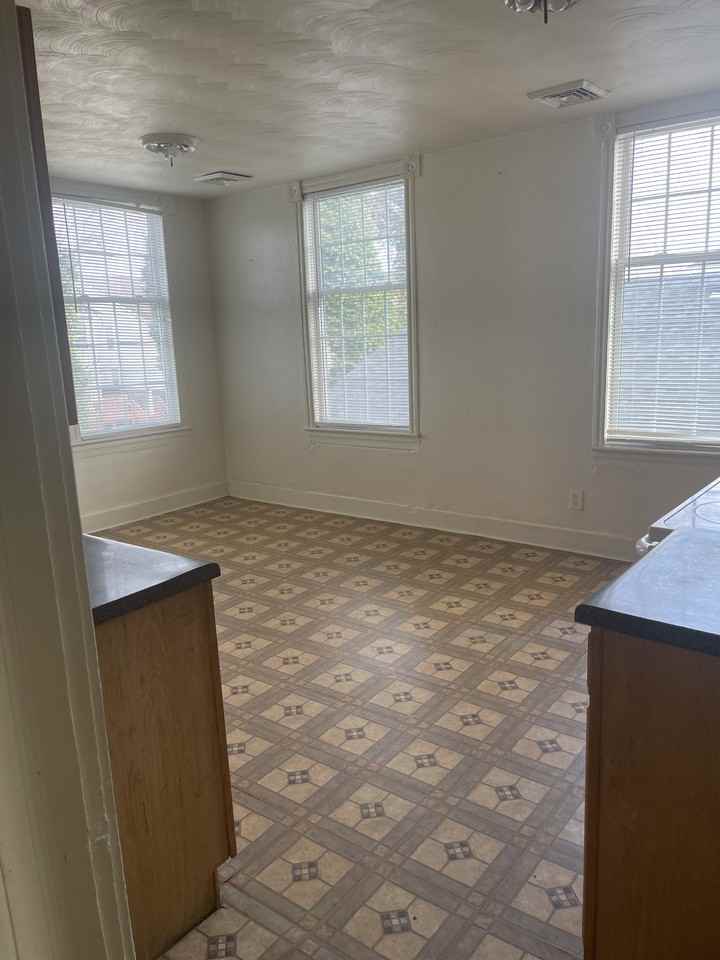 804 E 26th St #B - Photo 3 of 10