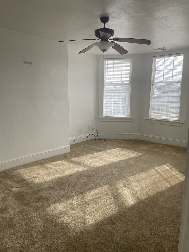 804 E 26th St #B - Photo 5 of 10