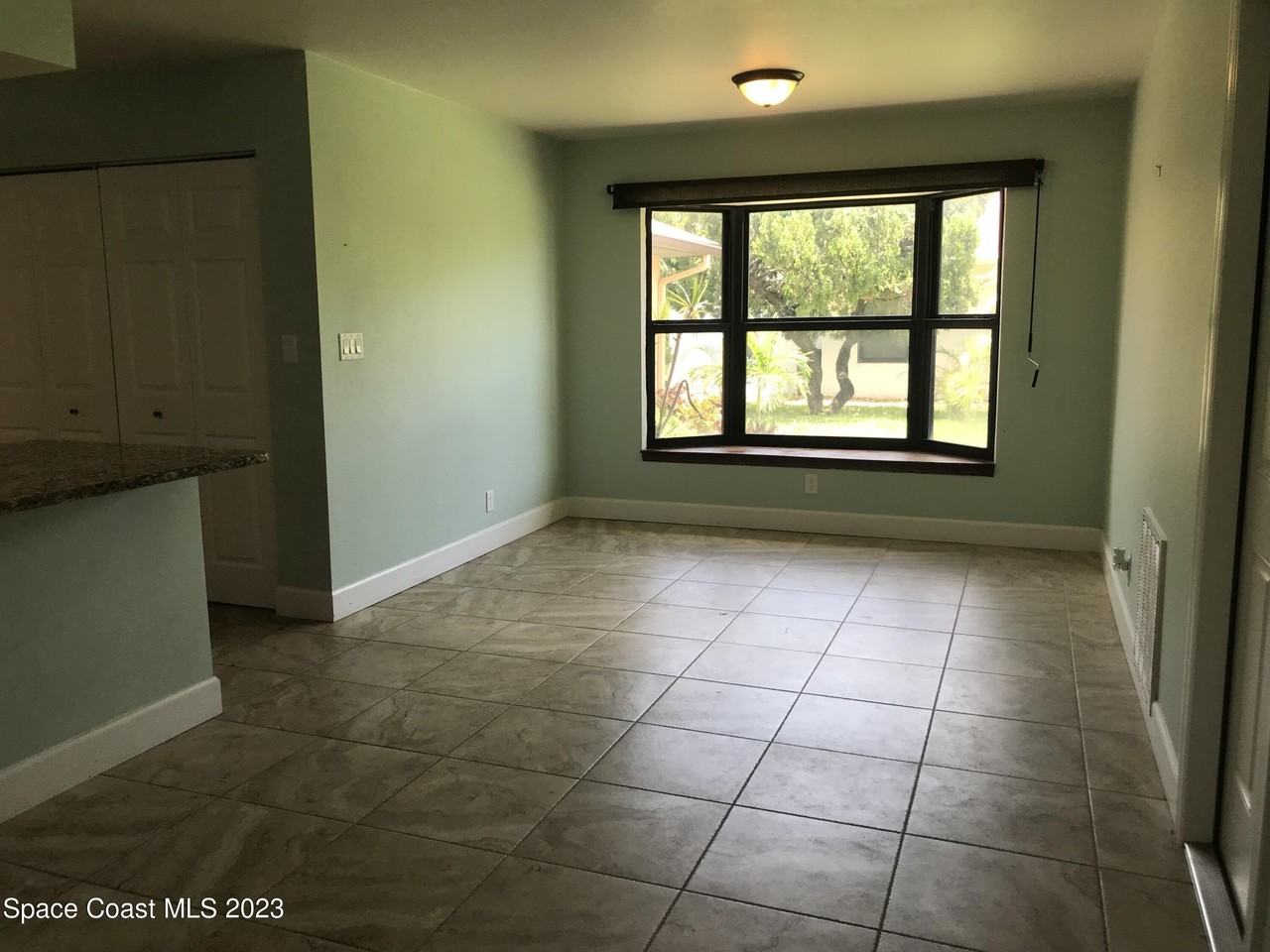 136 Atlantic Dr - Photo 5 of 20